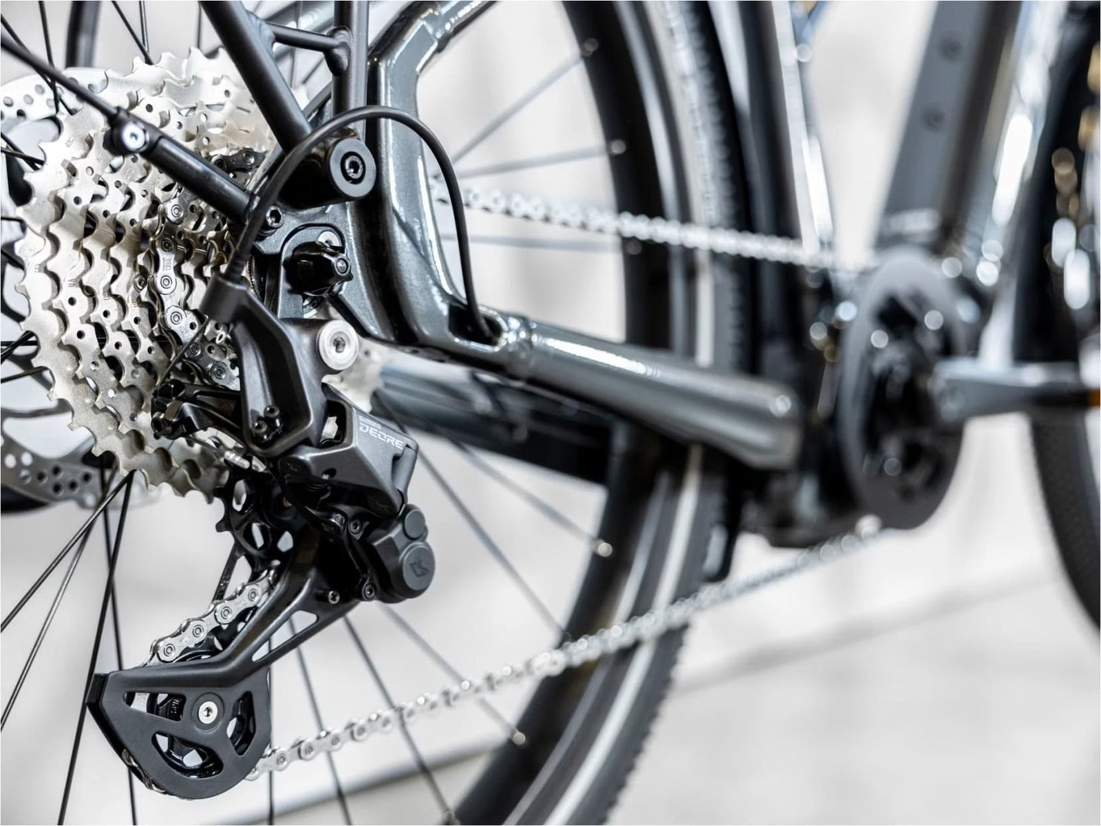 VTC Électrique Trek Allant+ 7 Stagger Shimano Deore 10V 625 Wh 2023 – Image 6