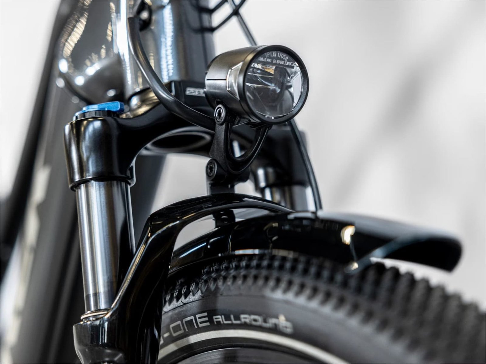 VTC Électrique Trek Allant+ 7 Stagger Shimano Deore 10V 625 Wh 2023 – Image 7